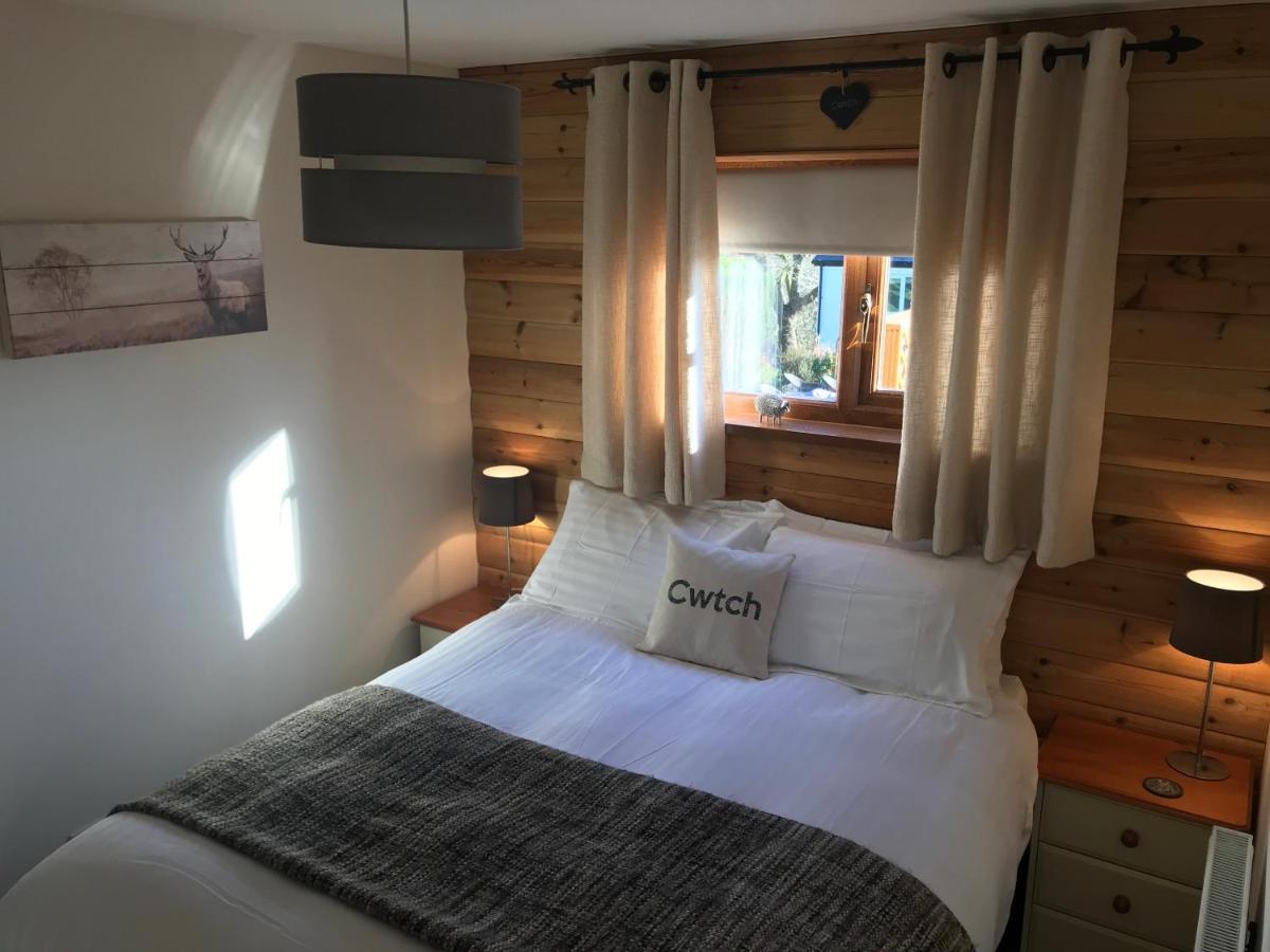 Swansea Log Cabin Pontardawe Eksteriør billede
