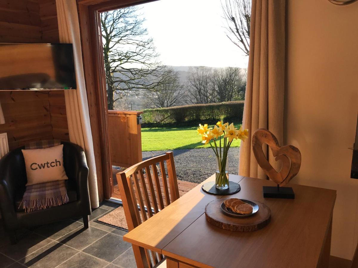 Swansea Log Cabin Pontardawe Eksteriør billede