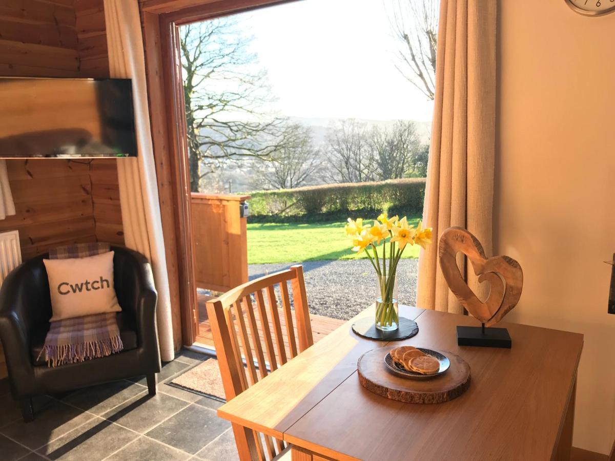 Swansea Log Cabin Pontardawe Eksteriør billede