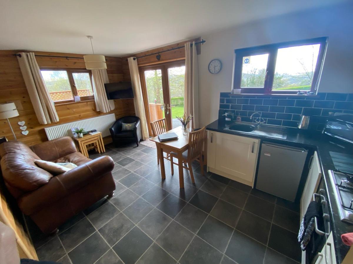 Swansea Log Cabin Pontardawe Eksteriør billede