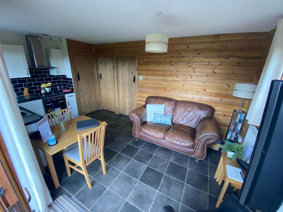 Swansea Log Cabin Pontardawe Eksteriør billede