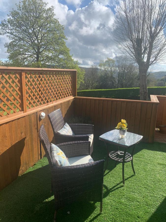 Swansea Log Cabin Pontardawe Eksteriør billede