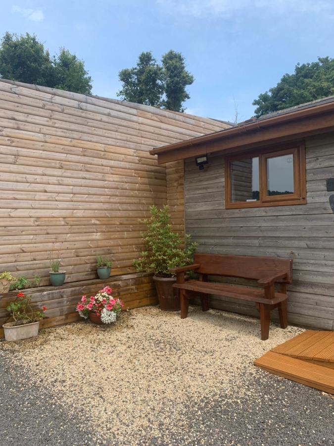Swansea Log Cabin Pontardawe Eksteriør billede