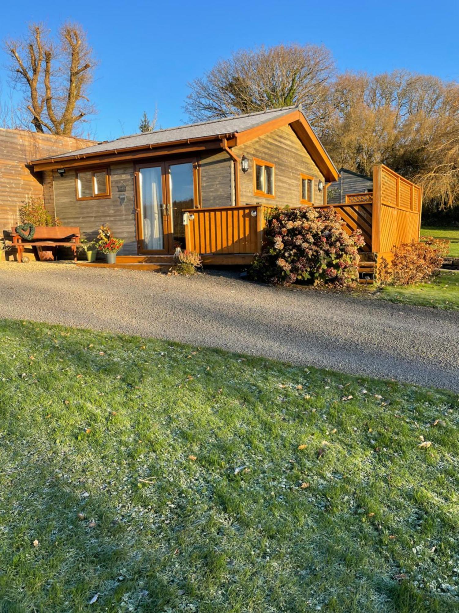 Swansea Log Cabin Pontardawe Eksteriør billede