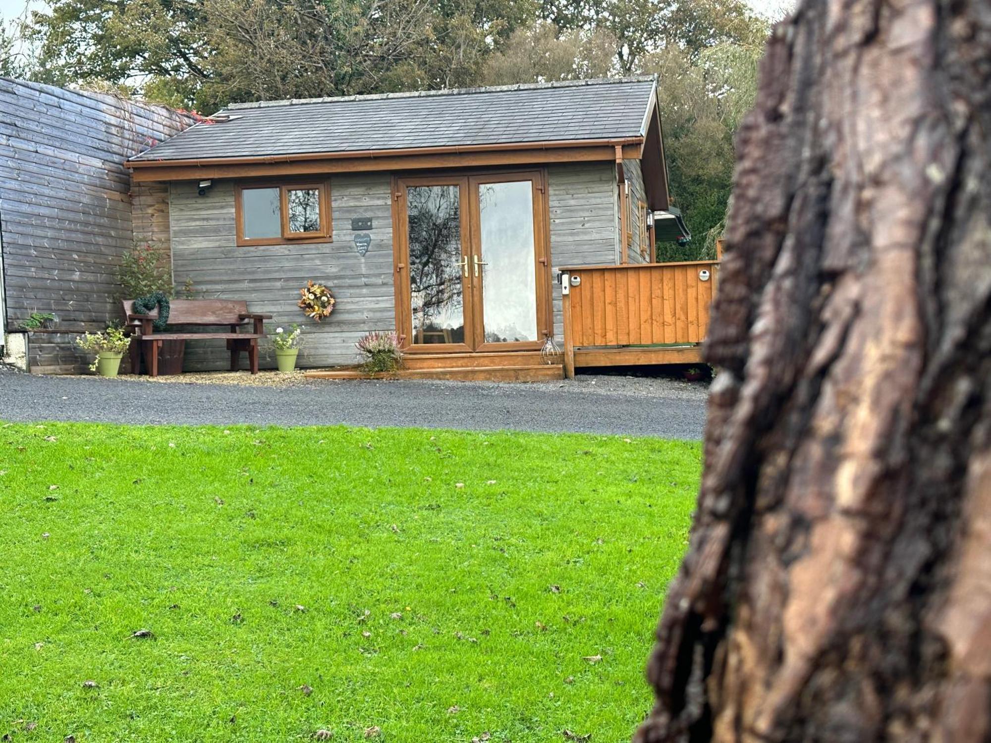Swansea Log Cabin Pontardawe Eksteriør billede