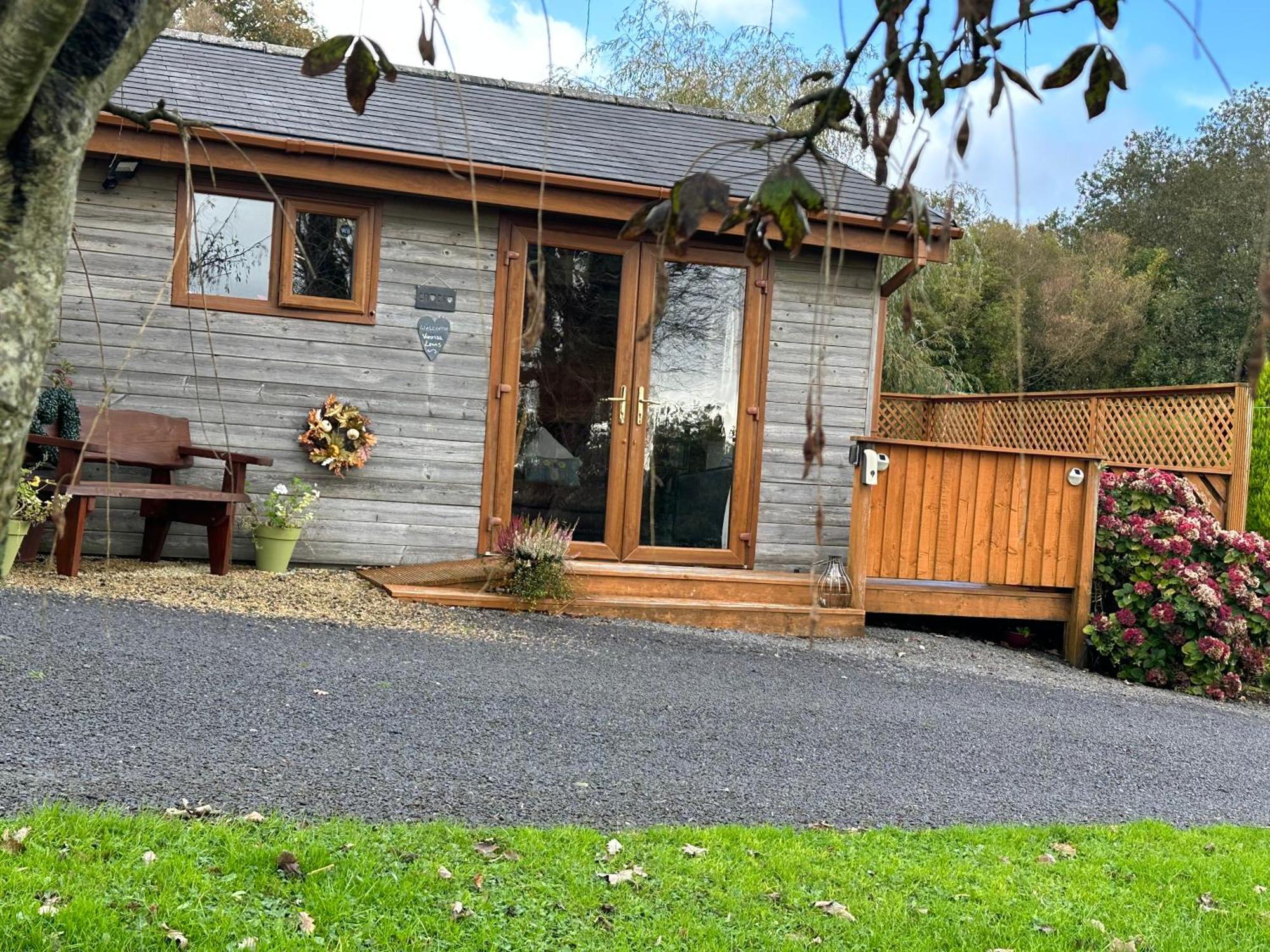 Swansea Log Cabin Pontardawe Eksteriør billede